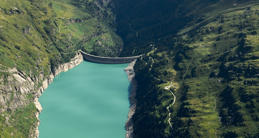 Zervreila Staumauer mit Frunt oben links