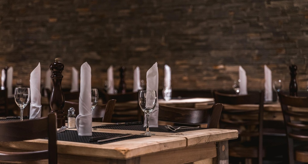 Pizzeria da Elio Lenzerheide Holztische