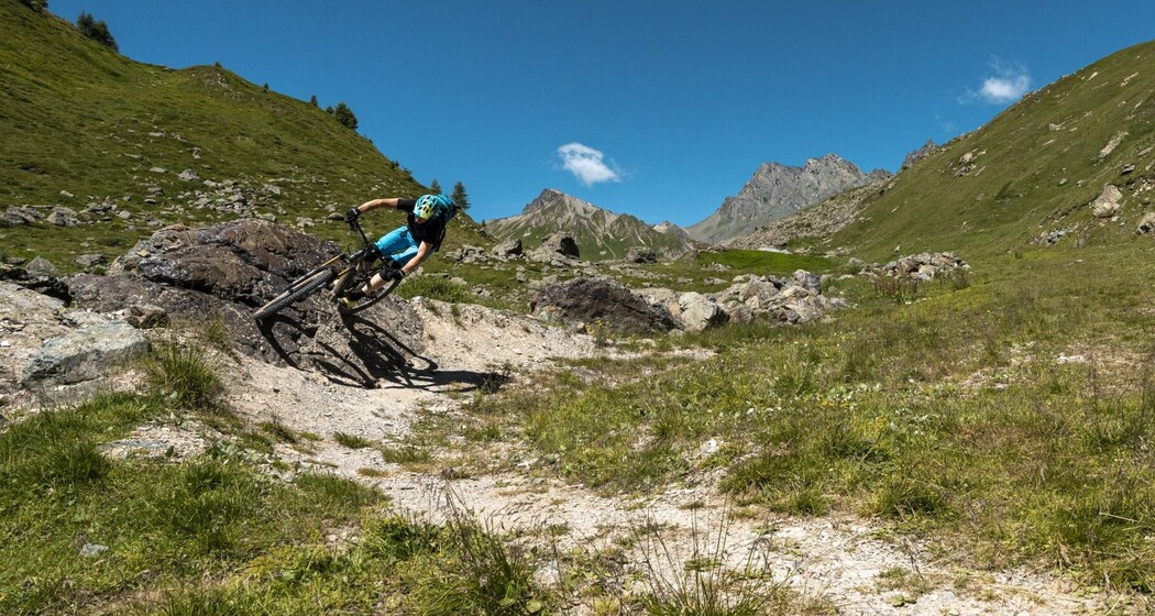 Duty Free Ride Laret-Samnaun [SchweizMobil-Nr. 697] (oua_77511273_image)