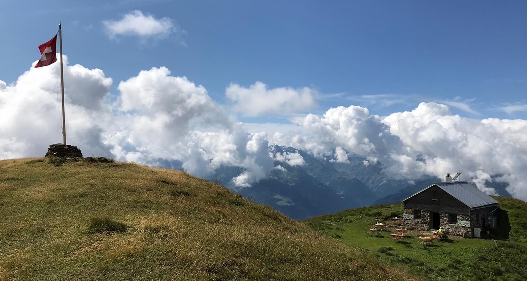 Alviergipfel mit Alvierhütte