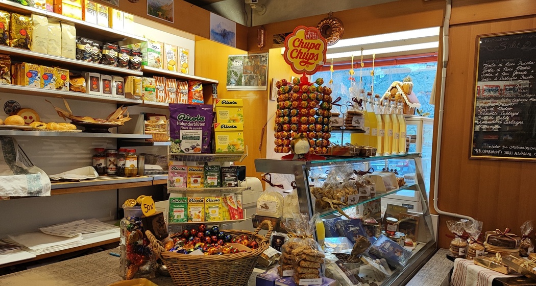 Alimentari e pasticceria Salis