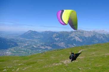 Volo biposto in parapendio a Heidiland