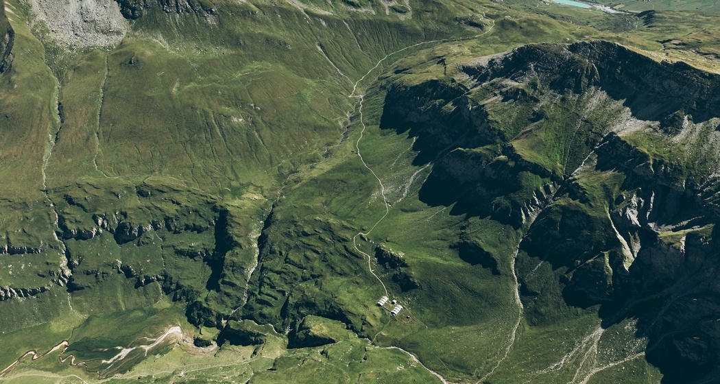 Tomülhorn mit Alp und Pass