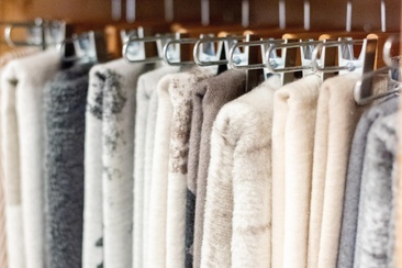 Aufgehängte Kleider Beg Bijou