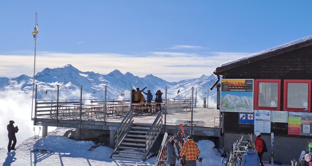 mit sonniger Terrasse