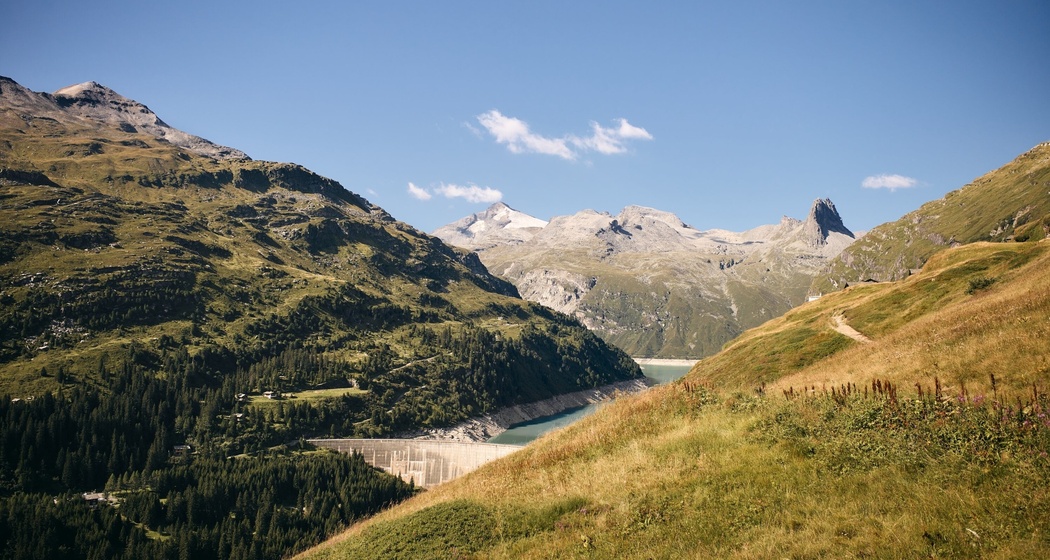 Blick auf die Bergwelt und auf den Zerfreilasee