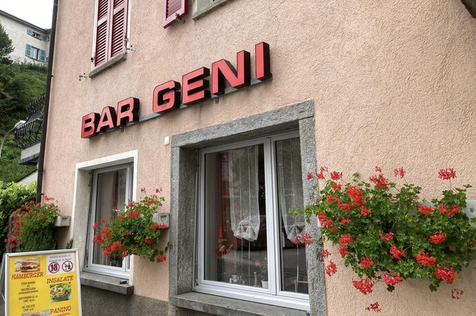 La facciata della Trattoria Bar Geni