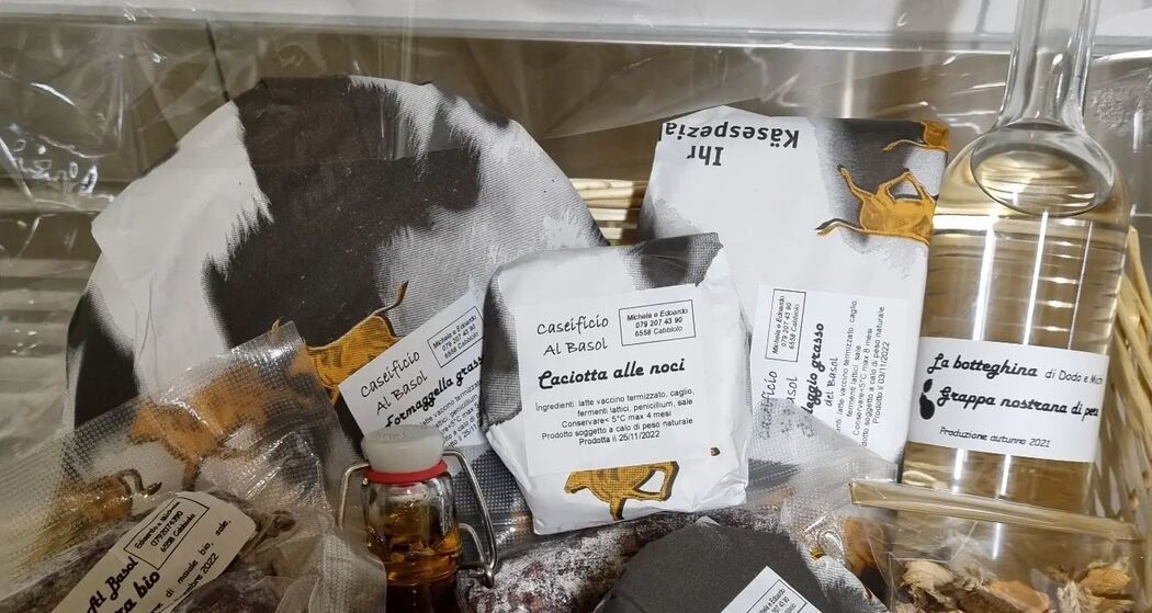 Un cestone di prodotti provenienti dall'azienda.