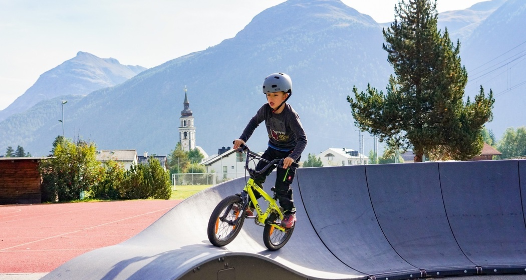 Kinderspielplatz Schulhaus (oua_78355329_image)