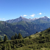 Blick zum Piz Beverin vom Tenner Chrüz