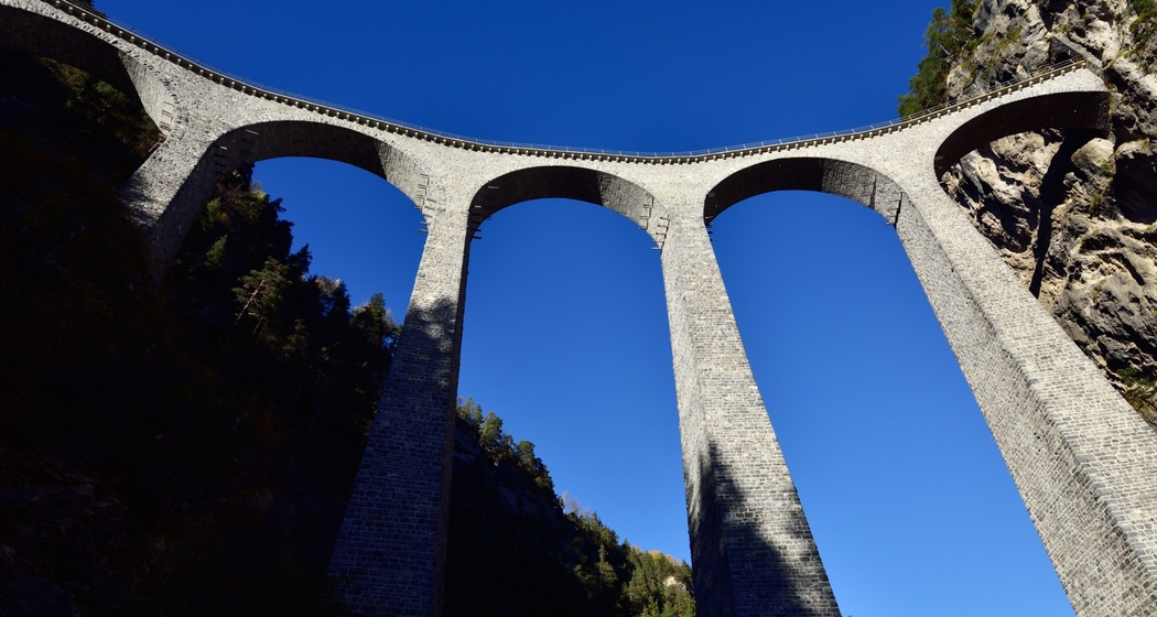 Haltestelle Schmitten Landwasserviadukt GR– Viaduktplatz Landwasserviadukt (oua_78854973_image)
