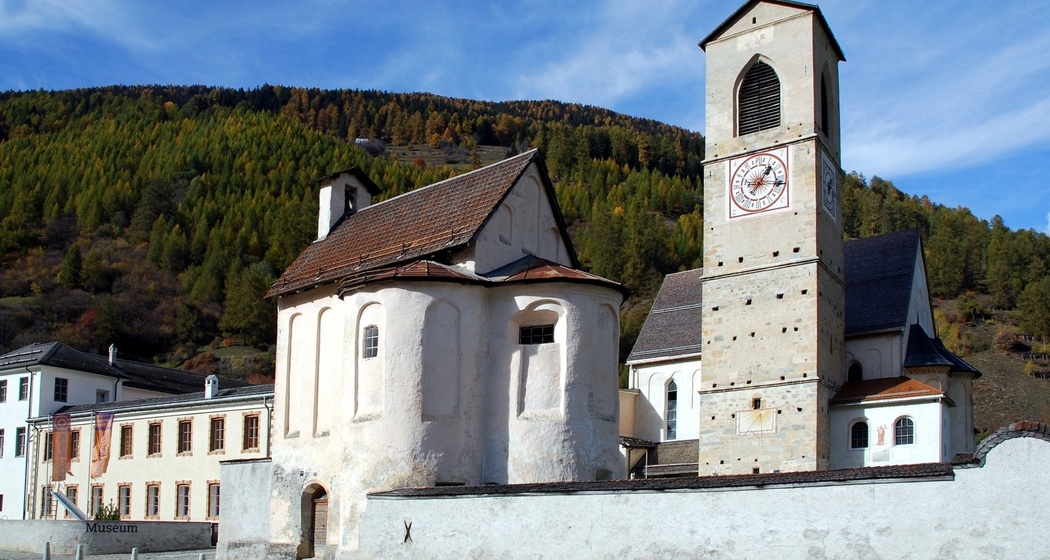 Die Klosteranlage des Benediktinnerinnenklosters St. Johann in Müstair.
