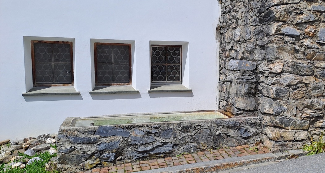 Wasserbrunnen Kirche Sogn Martin Flims Dorf (oua_79181787_image)