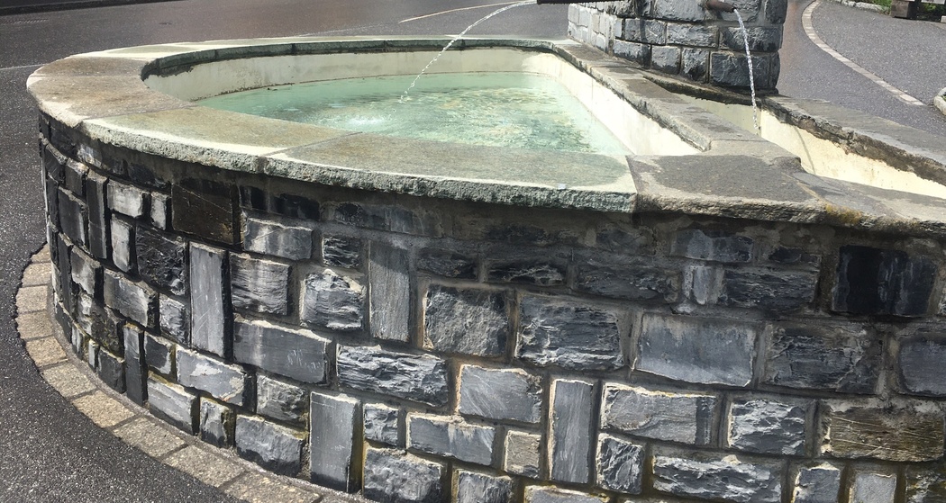 Wasserbrunnen Kaufmannfrauen Flims Waldhaus (oua_79313877_image)