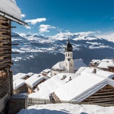 Snowshoeing Siat (oua_79535774_image)