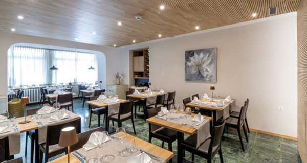 La sala posteriore del Ristorante Bellevue