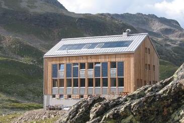 South façade of the Kesch hut.