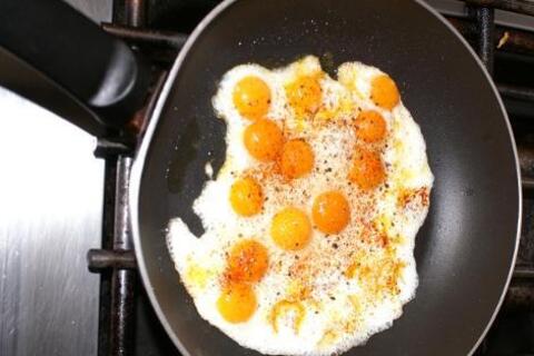 La preparazione del cibo al rifugio richiede energia.