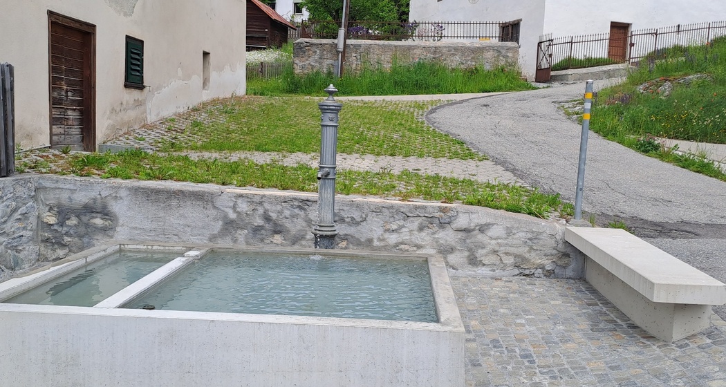 Wasserbrunnen Cresta Sagogn (oua_80775336_image)