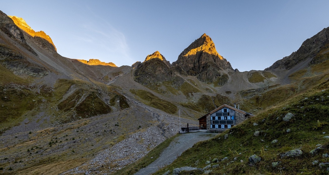 Die Chamonna Tuoi vor dem Piz Buin.