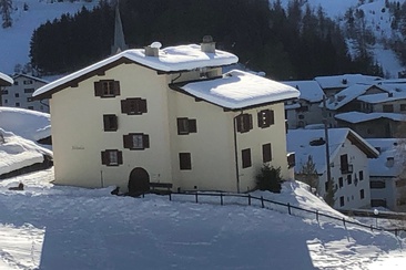 Haus Albula A im Winter