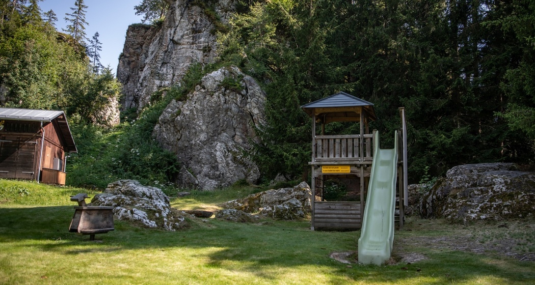 Spielplatz Tuf, Siat (oua_83127549_image)