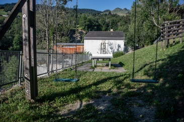 Spielplatz altes Schulhaus, Luven (oua_83128434_image)