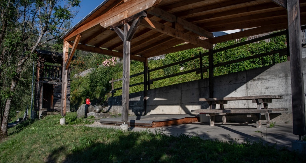 Spielplatz altes Schulhaus, Luven (oua_83128436_image)