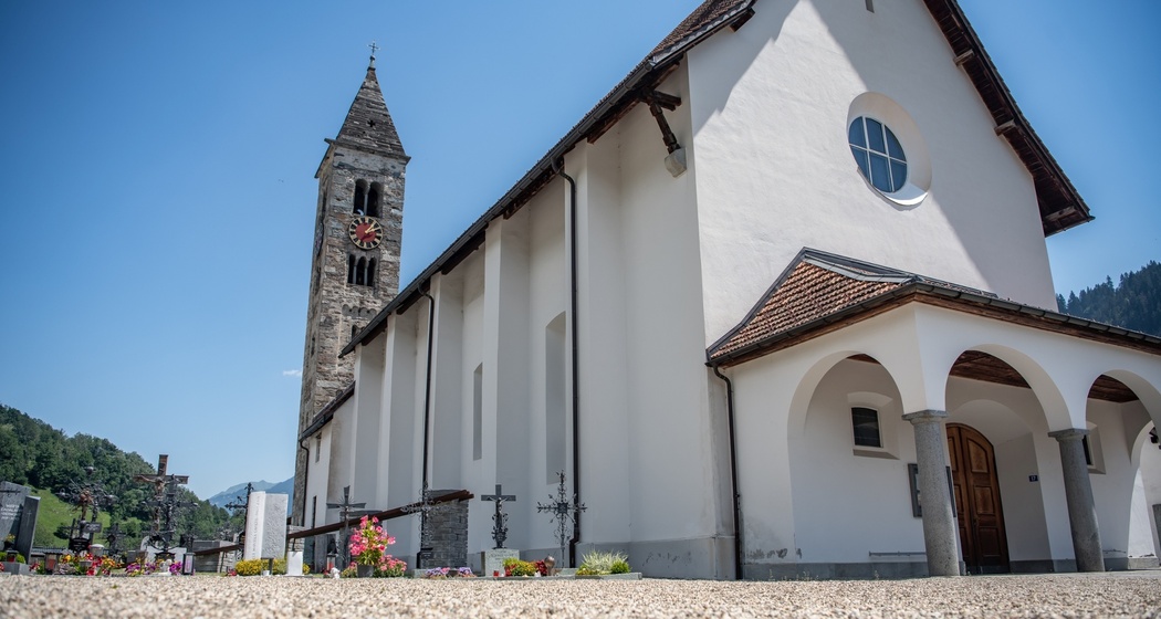 Katholische Pfarrkirche Sogn Andriu (St. Andreas), Rueun (oua_85007389_image)