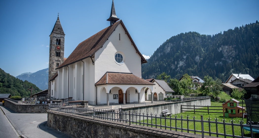 Katholische Pfarrkirche Sogn Andriu (St. Andreas), Rueun (oua_85007393_image)