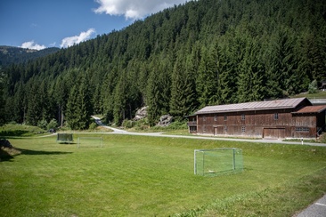 Fussballplatz Tuf, Siat (oua_85430135_image)
