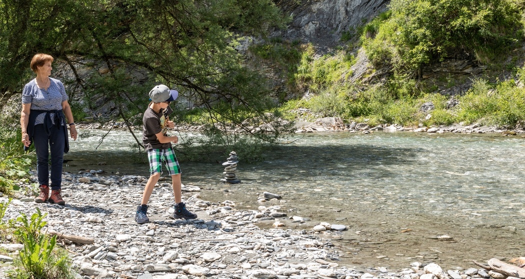 Fluss bei der Feuerstelle