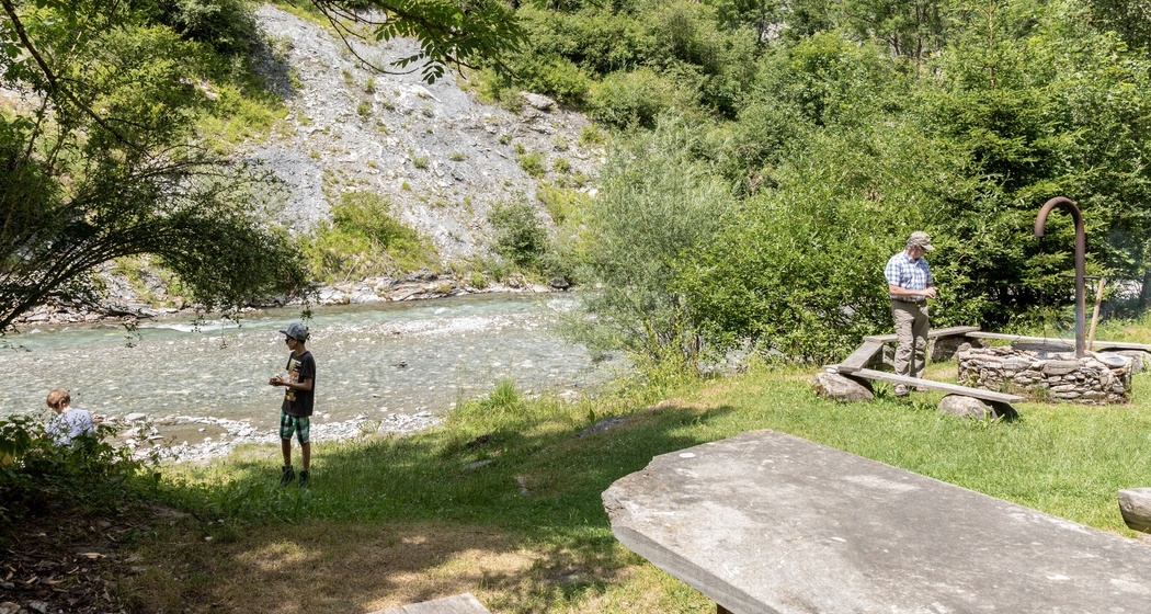 Feuerstelle mit Flusssicht