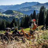 Biker mit Aussicht auf Brigels