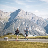 Au-dessus de la station de montagne Motta Naluns près de Scuol.
