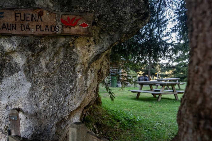 Schild bei der Grillstelle plaun da plaids