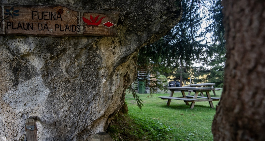 Schild bei der Grillstelle plaun da plaids