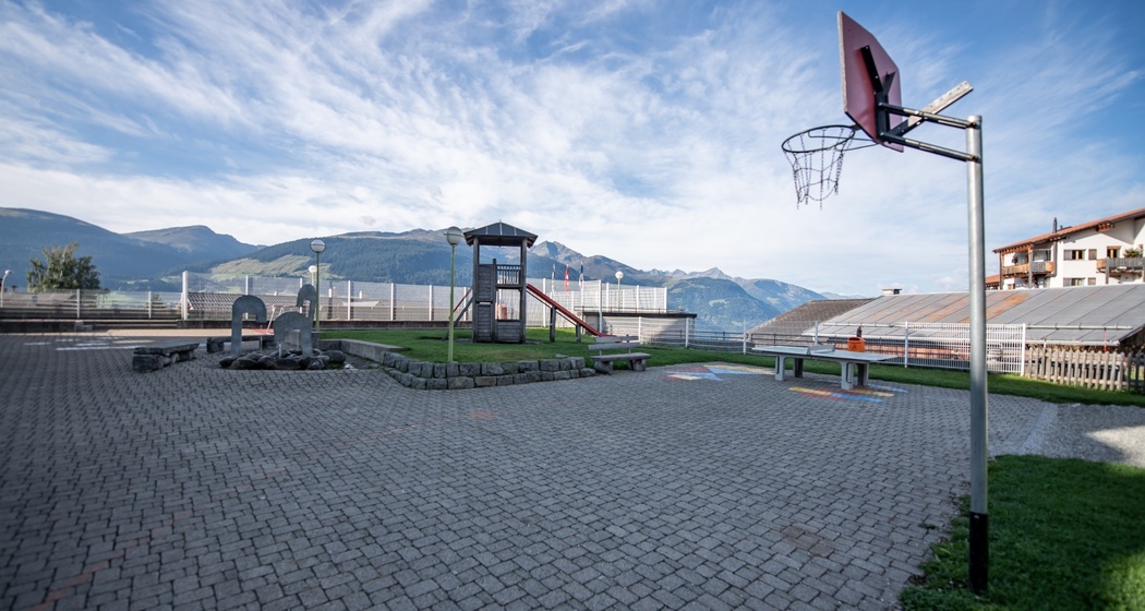 Spieplatz Schulhausplatz Brigels