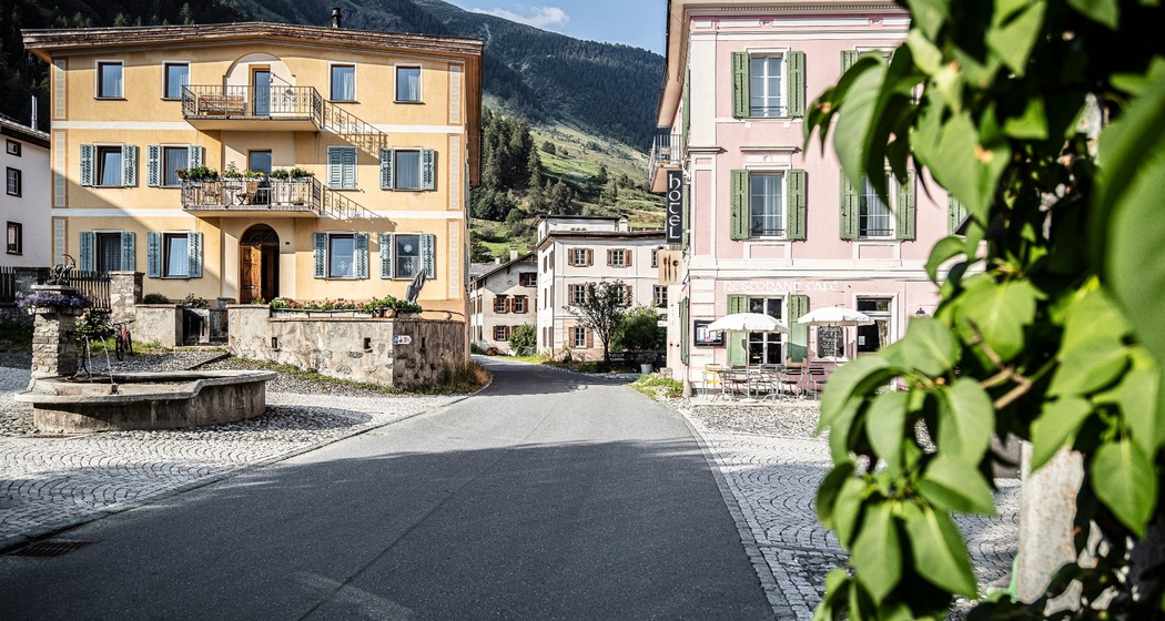 Landschaftlich reizvolle Rundwanderung um Lavin (oua_89248418_image)