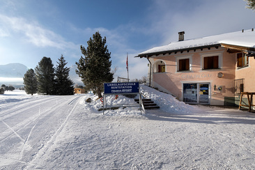 Landschaftlich reizvolle Rundwanderung um Samedan (oua_89289108_image)