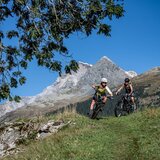 Der erste Singletrail nach Brigels startet auf anständigem Niveau