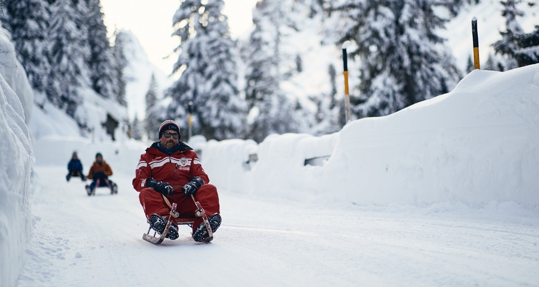Schlitteln auf der Zerfreilastrasse