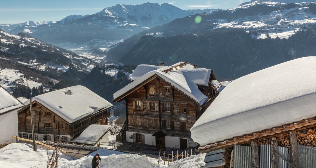 Andiast gehört zu den sonnigsten und aussichtsreichsten Dörfern der Surselva
