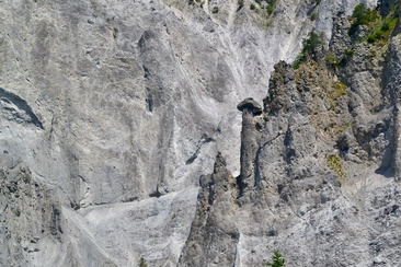 Materiale da frana eroso nella gola del Reno.