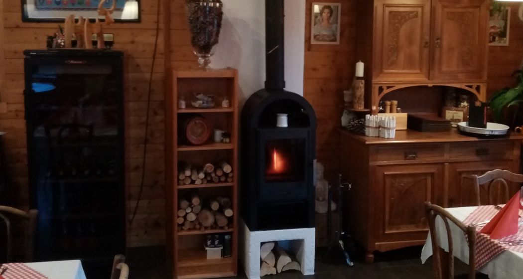 Restaurant Stiva Biala, Luven, Kamin