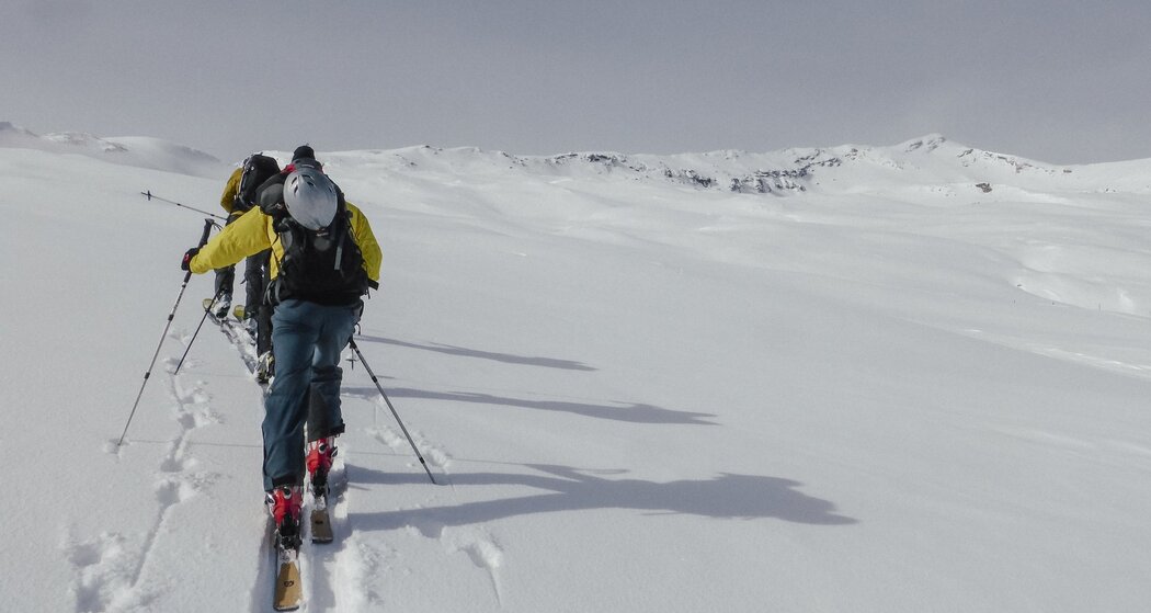 Aufstieg mit Sicht auf den lange Gipfelgrat