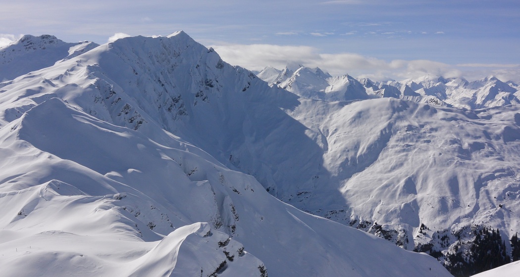 Sicht vom mittleren Teil des Grates auf das hier beschriebenen Ziel