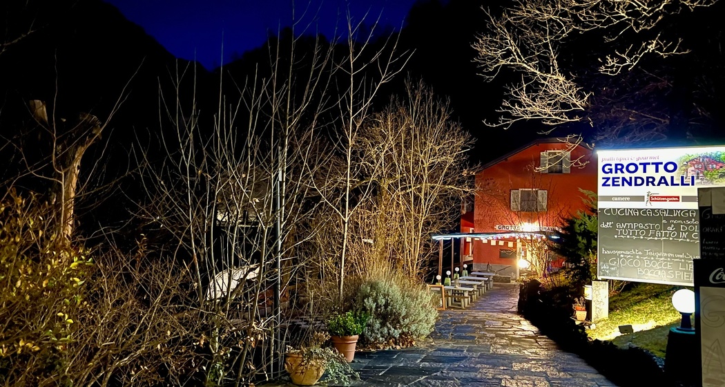 Landschaftlich reizvolle Wanderung von Grono nach Roveredo, GR (oua_94133896_image)