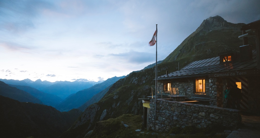 Die Terrihütte im Abendlicht