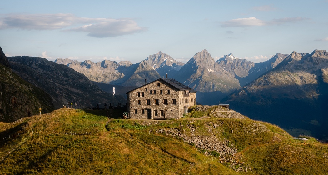 Die Terrihütte im Morgenlicht